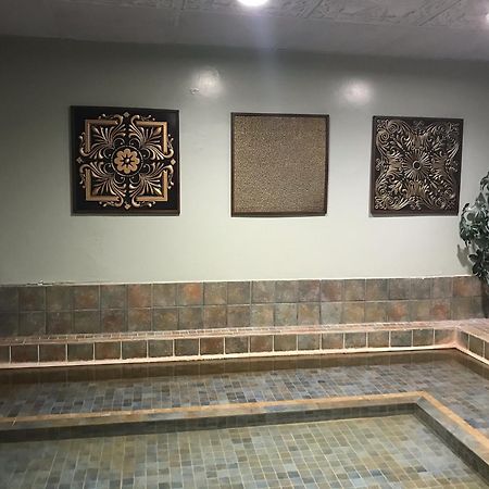 Riverside Hot Springs Inn & Spa - Adults Only Lava Hot Springs Extérieur photo