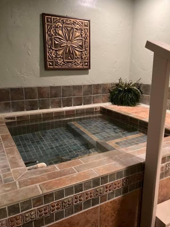 Riverside Hot Springs Inn & Spa - Adults Only Lava Hot Springs Extérieur photo