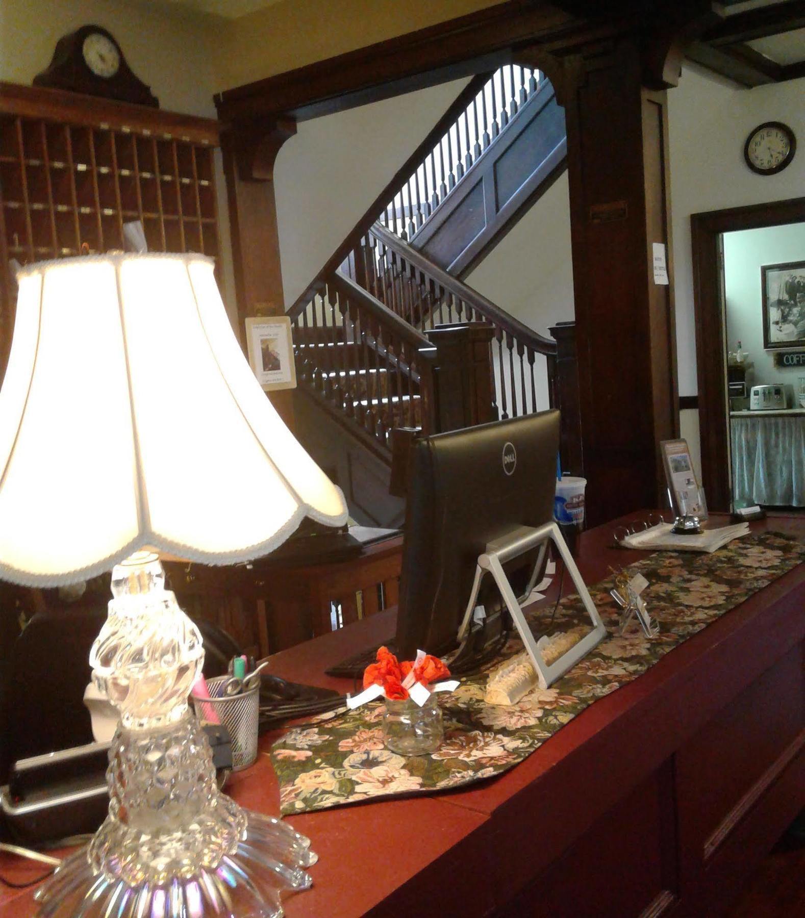 Riverside Hot Springs Inn & Spa - Adults Only Lava Hot Springs Extérieur photo