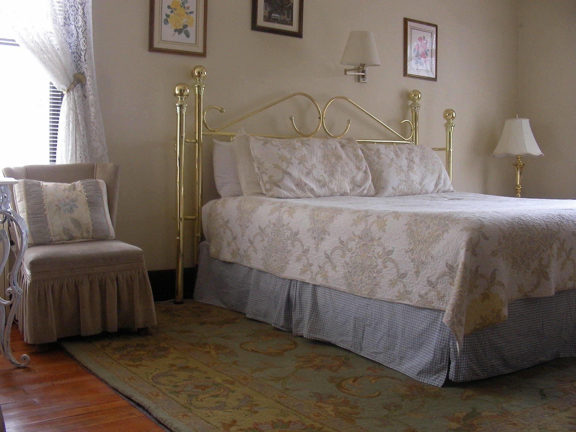 Riverside Hot Springs Inn & Spa - Adults Only Lava Hot Springs Extérieur photo