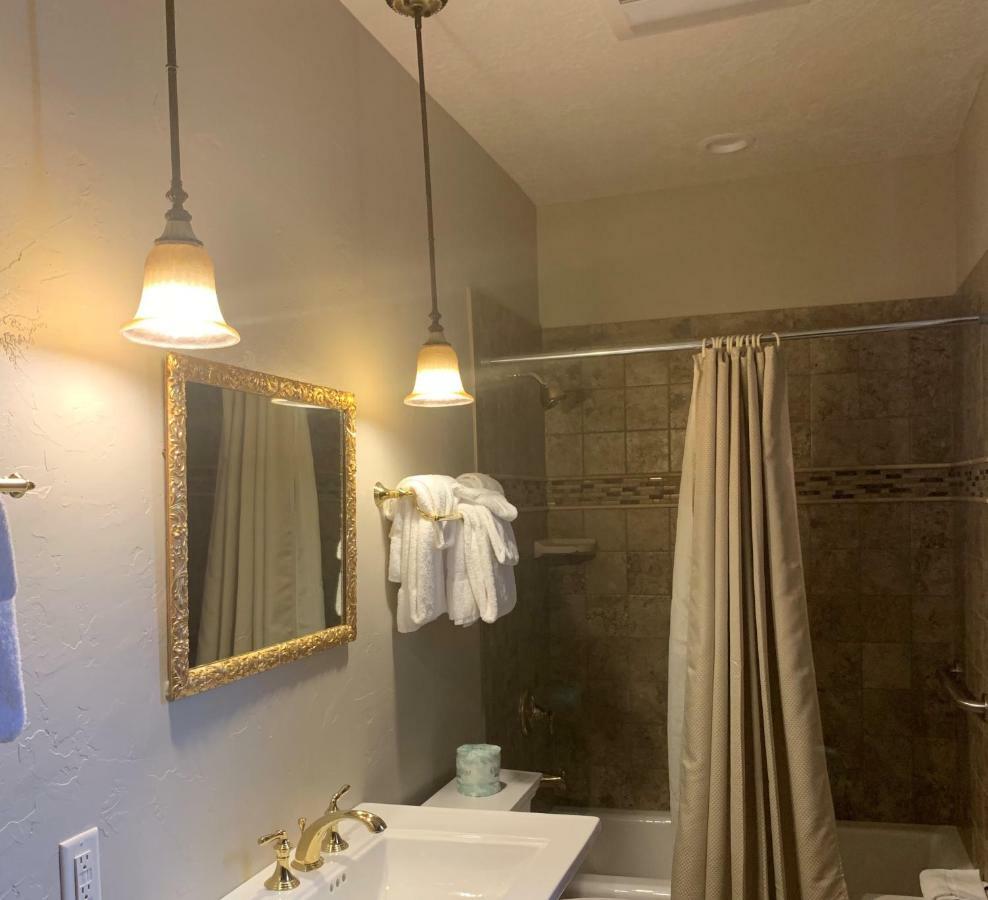 Riverside Hot Springs Inn & Spa - Adults Only Lava Hot Springs Extérieur photo