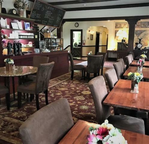 Riverside Hot Springs Inn & Spa - Adults Only Lava Hot Springs Extérieur photo